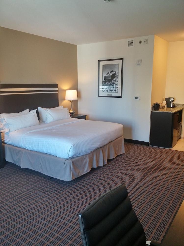 Holiday Inn Express & Suites Golden By Ihg Екстериор снимка
